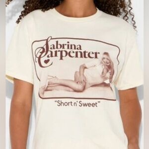 Sabrina Carpenter Short n' Sweet Short-Sleeve Graphic Tee T-Shirt Cream Sz Small